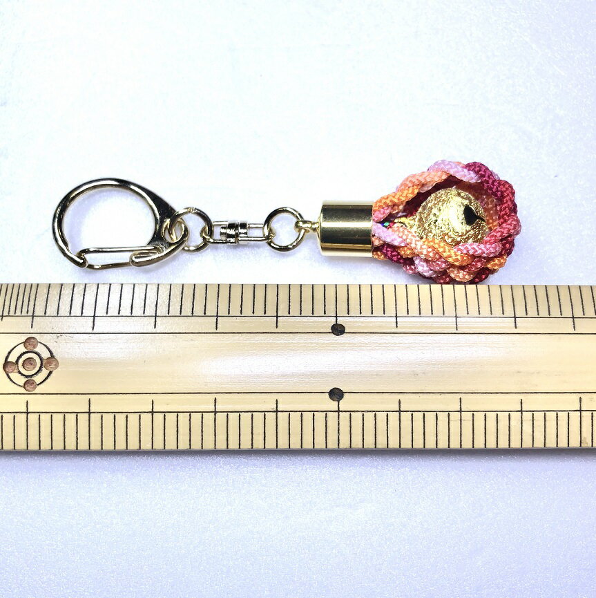 スーパーセール 厄除カラーの可愛いキーホルダーです お守 厄除 キーホルダー 七つ編み 金 組紐 手作り ハンドメイド 国産 紐 鈴 7color 三重 7色 伊賀 音 細紐 カラフル