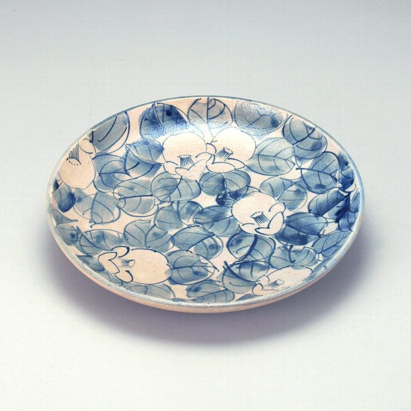 敬老の日 九谷焼 米寿 プレゼント 金婚式 9号皿 染付椿【陶器 還暦祝い 退職祝 結婚祝い 贈り物 ペア 夫婦 誕生日 退職祝い プレゼント 男性 古希 喜寿 祝い 】