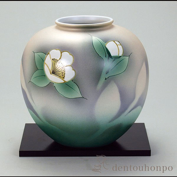 【LINE登録で300円クーポン】 九谷焼 花瓶 いぶし山茶花 6号 花台付 ( 木札名入れ有料 ガラス フラワーベース 花器 一輪挿し おすすめ 九谷焼 周年 創立 上場 竣工 開店 事務所移転 開業 プレゼント お祝い お返し お礼 令和 海外 日本 取引先 法人 日本製 おすすめ 仏壇 )