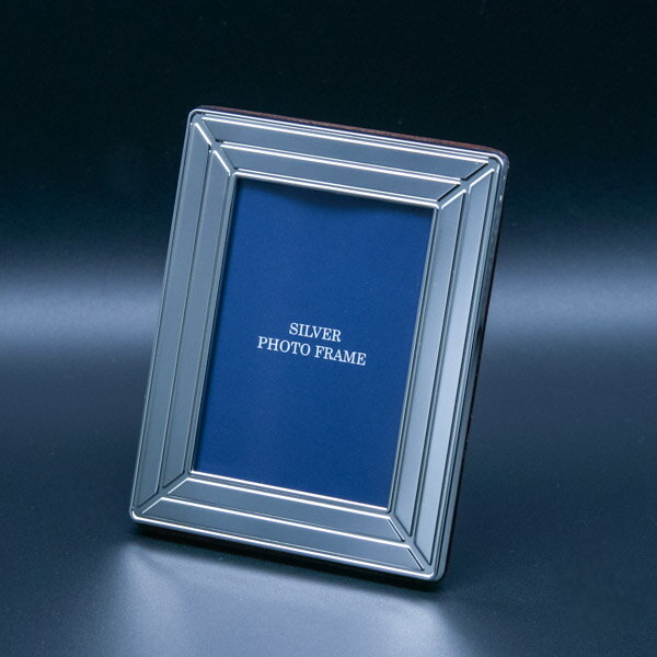 【LINE登録で300円クーポン】 銀製 フォトフレーム オブロング S ( 名入れ有料 敬老の日 プレゼント 孫 写真立て フォトフレーム 写真たて おしゃれ かわいい 東京銀器(銀工芸) 結婚 出産 内祝い 引き出物 金婚式 誕生日プレゼント 還暦祝い 古希 喜寿 米寿 退職 )