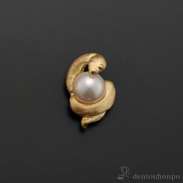 K18/アコヤ真珠 干支ピンズ 巳 別珍ケース付き ( 光則(金工芸) おしゃれ かわいい ピン アクセサリー ギフト 東京銀器(金工芸) 結婚 出産 内祝い ...