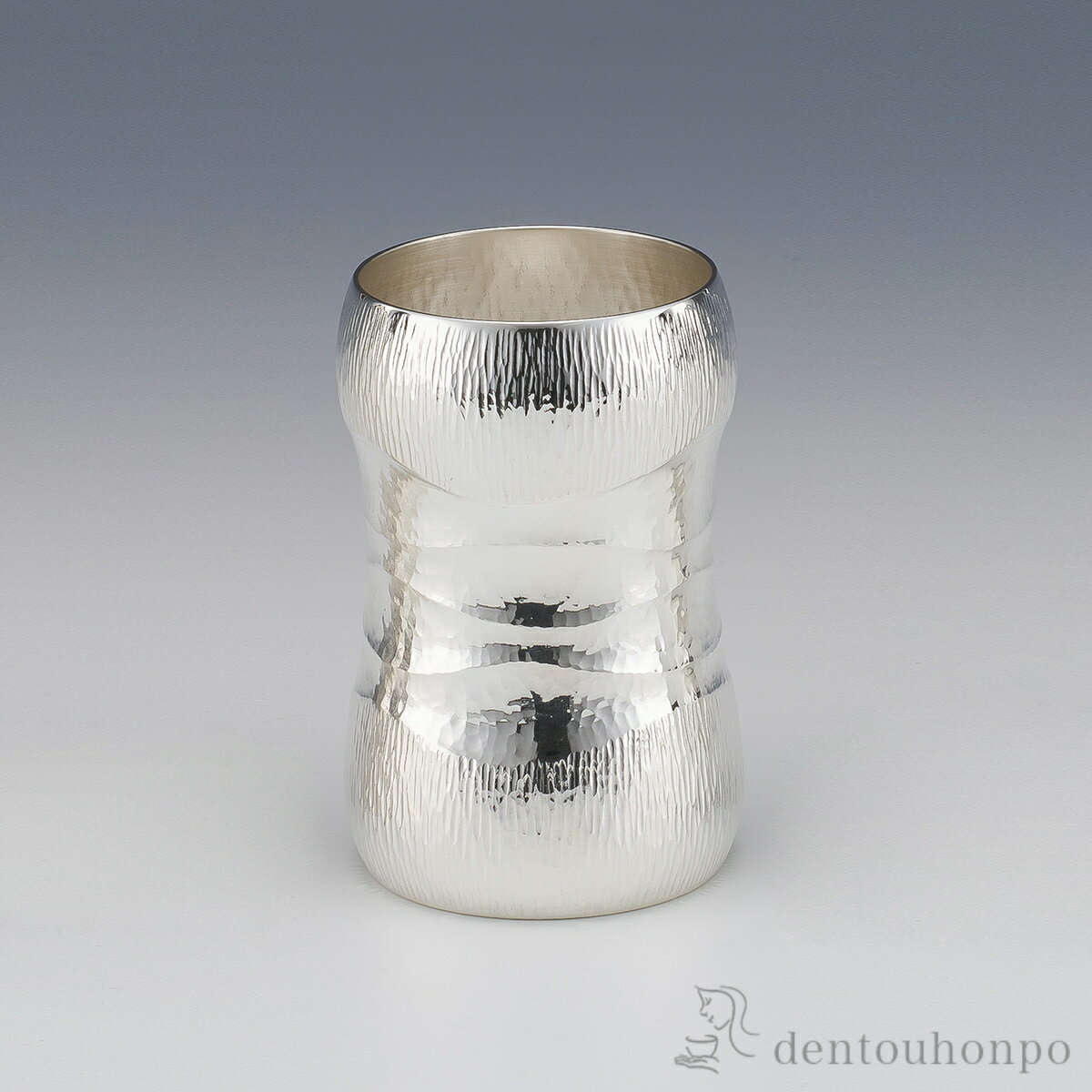 【5%OFFクーポン 本日23:59まで】 純銀 タンブラー 波ゴザ目 150g ( 高級 コレクション 美術品 工芸品 伝統 東京銀器(銀工芸) 結婚 出産 ...