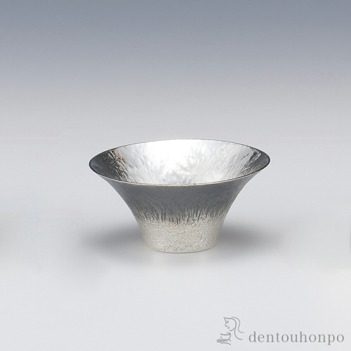 【5%OFFクーポン 本日23:59まで】 純銀 ぐい呑み 富士山 30g ( 高級 コレクション 美術品 工芸品 伝統 東京銀器(銀工芸) 結婚 出産 内祝い...