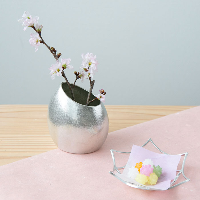 花ごころ ギフトセット 花瓶1個・KAGOローズ1個 ( ガラス フラワーベース 花器 一輪挿し おすすめ 高岡銅器 周年 創立 上場 竣工 開店 事務所移転 開業 プレゼント お祝い お返し お礼 令和 海外 日本 取引先 法人 日本製 おすすめ 仏壇 仏具 お盆 お墓 可愛い )