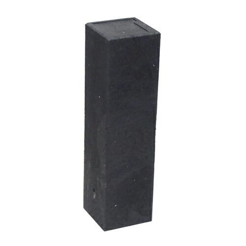 樹脂製の埋設標です。 リサイクルプラスチックを使用し、コンクリートよりも軽くて丈夫。 ・サイズ 300mm×80mm×80mm ・重量:約1.7kg