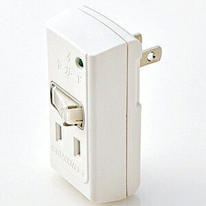 【特長】●雷サージから電子機器を守る、雷ガード機能を搭載!電源のON/OFFを切り替えられるスイッチがついた雷ガード付きスイッチタップです。●雷サージから電子機器を守る、高性能雷サージ吸収素子を内蔵しています。●一般に雷の被害は直撃雷によるものはまれで、配電線や通信ケーブル近辺の落雷によって生じる誘導雷が多く、被害は広範囲に広がります。この誘導雷により発生する雷サージ(瞬間的な高電圧)が家屋内に進入すると電気的に接続されている電気製品が破損する恐れがあります。本製品には、最大サージ電圧12500Vの高性能雷サージ吸収素子(バリスタ)を内蔵しており、雷によるパソコンやAV機器等の電子機器への被害防止に有効です。※最大サージ電圧12500VはJEC210/212規格に基づく数値です。IEC6100-4-5規格では最大サージ電圧は4500Vになります。●耐熱性に優れたユリア樹脂を使用していますので、万一の発熱の際にも融解しにくく、電気火災の防止に有効です。●プラグの刃の根元に絶縁キャップが付いており、トラッキング現象による火災の防止に役立ちます。●前面と下面に差し込み口が1口ずつ計2口あります。