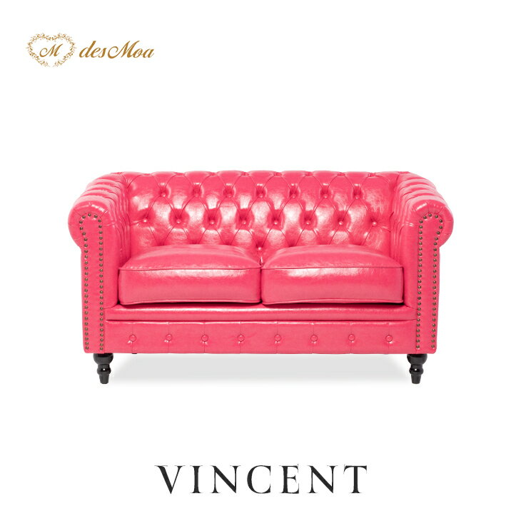 樂天商城 - 2人掛けソファ VINCENT ヴィンセントシリーズ 英国調 2シート 2人用 コンパクト アンティーク調 レトロ クラシカル おしゃれ かっこいい かわいい 店舗什器 応接室 書斎 オフィス ディスプレイ レストラン カフェ ホテル 木製 輸入家具 合成皮革 合皮 ローズピンク VC2P96K