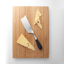 Stockholmカトラリーは、しずくの形をした黒い持ち手とマットポリッ シュ仕上げのスチールを合わせたコレクションです。正確なボリューム・バランス・重さを保つために、Jesper St?hlは、鍛造ステンレスとPOMを使用しました。 Elle Decoration Design Awardを受賞 DESIGN HOUSE Stockholm -Stockholm kitchen tools Designed by Jesper St?hl デザインハウスストックホルム -Cheese knife チーズナイフ- 素材 カトラリー: ステンレスとPOM(ポリオキシメチレン) 備考 食洗機可 サイズ 23cm ■BRAND PROFILE DESIGN HOUSE STOCKHOLM - デザイン ハウス ストックホルム 1992年、アンダース・ファルディグ(Anders Fardig)によってスウェーデンのストックホルムに設立されました。デンマーク、フィンランド、ノルウェー、スウェーデンなど、北欧出身デザイナーや建築家60名以上の独立したデザイナー達とのグローバルネットワークの中で商品を創り出している。北欧デザインブームを巻き起こしたブランドのひとつとして世界中で高い評価を得ている。インテリア雑貨、食器、照明、家具にウェアまで人々の生活を彩るアイテムを展開している。 洗練されたデザインと機能を兼ね備えたクオリティの高い商品は世界中のファンを魅了し続けている。
