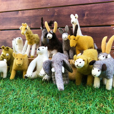 羊毛フェルトのぬいぐるみ かわいい動物 人形 キルギス ハンドメイド シカ Deer DESIGNERS' FRIDGE デザフリ【天然ウール100%】