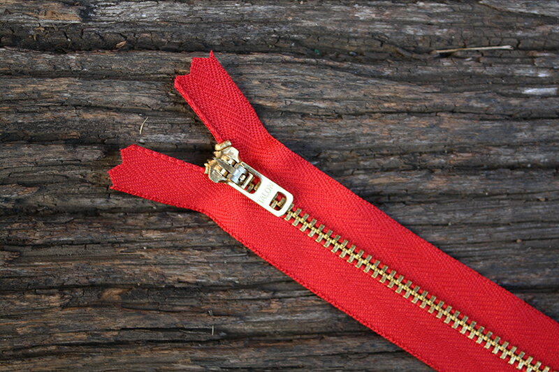 TALON Zipper　Brass #4 　LevisやLeeで1980年代から使われるロック機構スライダー　未使用新品スライダー部品とUSA YKKエレメント　アメリカ製Made in USA