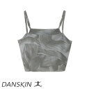 　★★ DANSKINの最新インナーが登場 ★★ 締め付け感を抑えたやさしい着心地でヨガやピラティス、 リラックスタイムなどにおすすめのブラです。 吸汗速乾・抗菌防臭加工を施したなめらかなストレッチ素材を 使用。アンダーゴムをなくして締め付け感を抑え、 やさしく身体を包み込むような着心地を実現しました。 カップ形状とインナー仕様を工夫しバストラインが 自然にきれいにみえるよう設計しています。裾はフリーカットで縫製によるゴロつき感を軽減し、肌当たりよく仕上げました。 肩ストラップは後ろ側を付け替えることで、ストレートと バッククロスの2種類のスタイルで使用できます。 サイズ(単位:cm) 【Sサイズ】 バストトップ74～87 バストアンダー64～70 【Mサイズ】 バストトップ78～91 バストアンダー68～74 【Lサイズ】 バストトップ82～95 バストアンダー72～78 ●ドルフィングレー ●ラベンダー &nbsp; ◆DANSKINアドバイザリースタッフの本島さんも絶賛◆ &nbsp; 仕様 商品番号 DC124903P 商品詳細 締め付け感を抑えたやさしい着心地でヨガやピラティス、リラックスタイムなどにおすすめのブラです。 吸汗速乾・抗菌防臭加工を施したなめらかなストレッチ素材を使用。アンダーゴムをなくして締め付け感を抑え、 やさしく身体を包み込むような着心地を実現しました。カップ形状とインナー仕様を工夫しバストラインが 自然にきれいにみえるよう設計しています。裾はフリーカットで縫製によるゴロつき感を軽減し、肌当たりよく仕上げました。 肩ストラップは後ろ側を付け替えることで、ストレートとバッククロスの2種類のスタイルで使用できます。 &nbsp; 素材 PRINT COMFORT SMOOTH ECO（ナイロン72％、ポリウレタン28％） サイズ(単位:cm) 【Sサイズ】 バストトップ74～87 バストアンダー64～70 【Mサイズ】 バストトップ78～91 バストアンダー68～74 【Lサイズ】 バストトップ82～95 バストアンダー72～78 【原産国】 中国 ABOUT…DANSKIN ダンスキンが生まれたのは、1882年。グッドマン・ファミリーが、ニューヨークにインポートレッグウエアの店を開いたことから歴史はスタートしました。お店は、ダンサーたちの間でまたたく間に大評判となり、ほどなくダンサーのニーズに合ったアイテムを製品化するようになりました。「Dance（ダンス）」と「Skin（肌）」を掛け合わせた名前には、第二の肌のようにダンサーたちの身体を包み込むウエアを世に送り出したいという願いが込められていました。 今日では、ニューヨークシティバレエ団などのプロフェッショナルなダンサーのウエアから、トレーニング、ヨガ、ランニング等に適した高機能で身体を綺麗に見せるシルエットにこだわったスポーツウエア、そして快適なデイリーウエアまで展開。"FOR THE ATHLETIC WOMEN"をコンセプトに、アクティブに美しくありたい全ての女性に愛されています。 &nbsp;