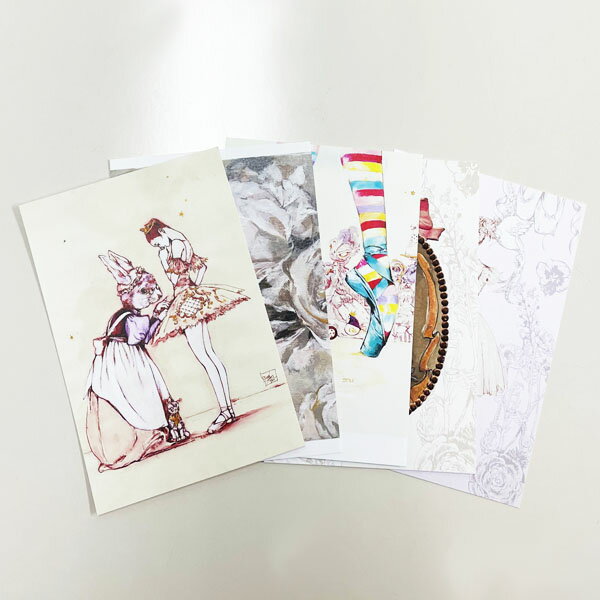 　 仕様 商品番号 GH-postcardset 商品詳細 Gizelle HEART：は、画家/絵理（eri) の作るバレエとお菓子が 大好きな少女ジゼルをテーマにした、ちょっと不思議な作品です。 可愛らしいバレエモチーフのポストカード5枚セットです。 ポストカードとしてでなく、額縁などに入れて飾るのも可愛い♪ お洒落なイラストでバレエ気分も華やかに ギフトにもおすすめです。 ※ポストカードにより裏面のカラー、イラストが異なります。 &nbsp; サイズ 14.8cmx10cm &nbsp;