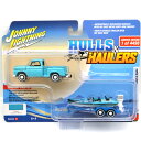 JOHNNY LIGHTNING - HULLS HAULERS - GONE FISHING 1965 CHEVY STEPSIDE PICKUP W/BASS BOAT AND TRAILER (TURQUOISE)1965 シェビー ステップサイド ウィズ バス ボード アンド トレーラー(ターコイズ)