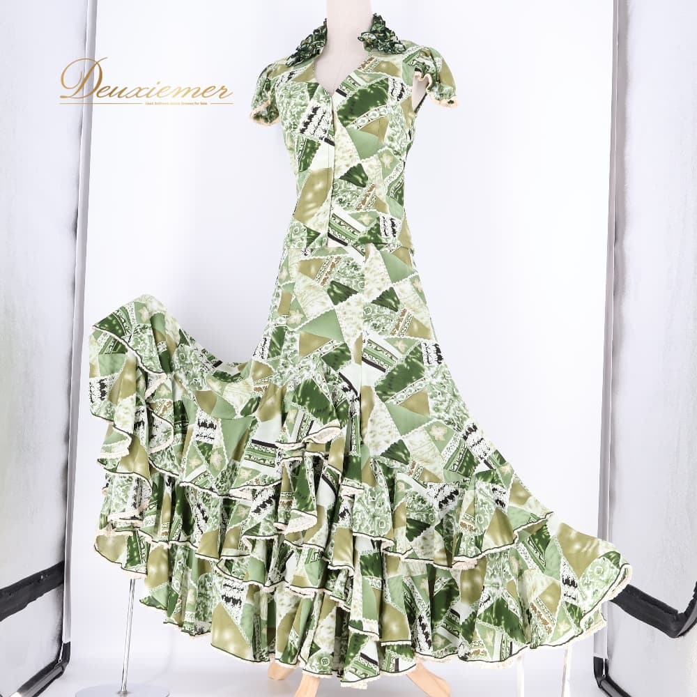 【中古】 SONIA JOHNES ソニアジョーンズ フラメンコ 衣装 トップス ブラウス ツーピース セットアップ ホワイト系 グリーン系 白 緑 レース ボランテ フリル 柄 模様 ダンス パーティ 発表会 レース調 総柄ト 大人可愛い 舞台衣装 発表会衣装 3サイズ H049-2511020000898