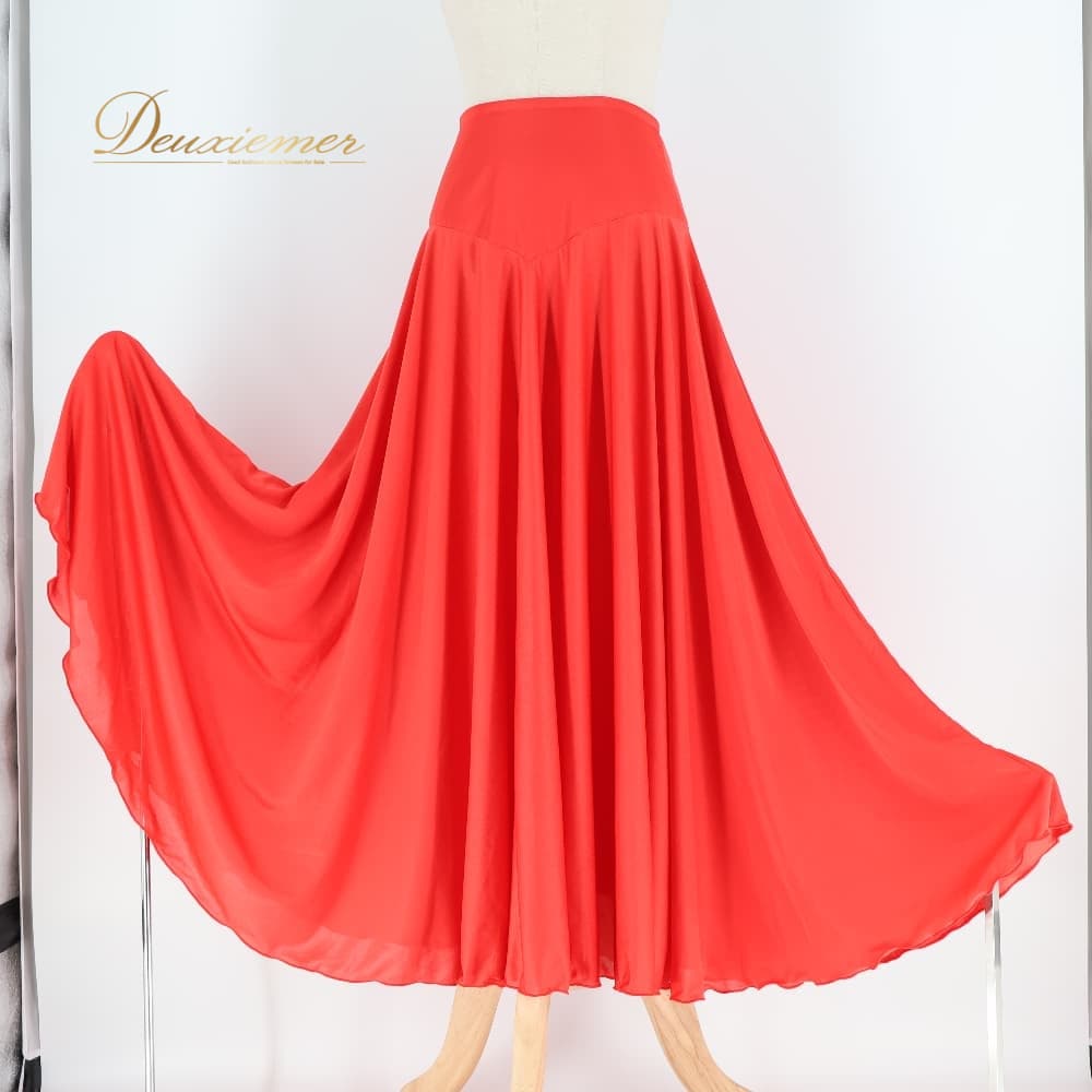 【中古】 アトリエ喜美恵 フラメンコ 衣装 ファルダ スカート レッド系 赤 無地 伸縮 ストレッチ レッスン 練習着 ダンス パーティ 発表会 ダンススカート フラメンコファルダ 練習用衣装 レッスンウェア ダンスレッスン 発表会衣装 ステージ衣装 　C020-2511018003382