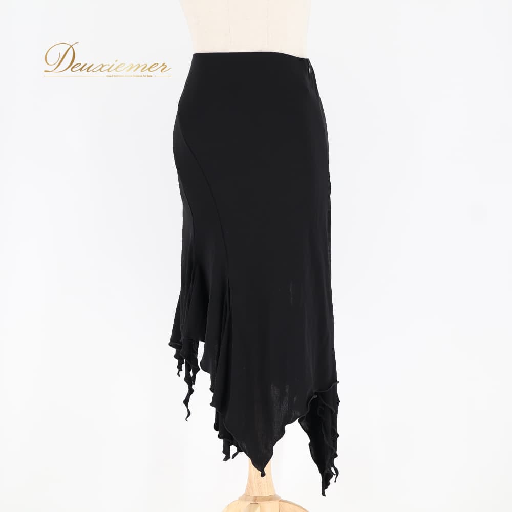 Rakuten - 【中古】 TAKA DANCE タカダンス Cuple byT.D.F. 社交ダンス 衣装 スカート レッスンウェア ブラック系 日本製 黒 ラテン 無地 シンプル アシンメトリー おしゃれ 上品 大人っぽい 華やか 軽やか デザイン 裾 フレア ひらひら スリット すきま Mサイズ H017-2510718011901