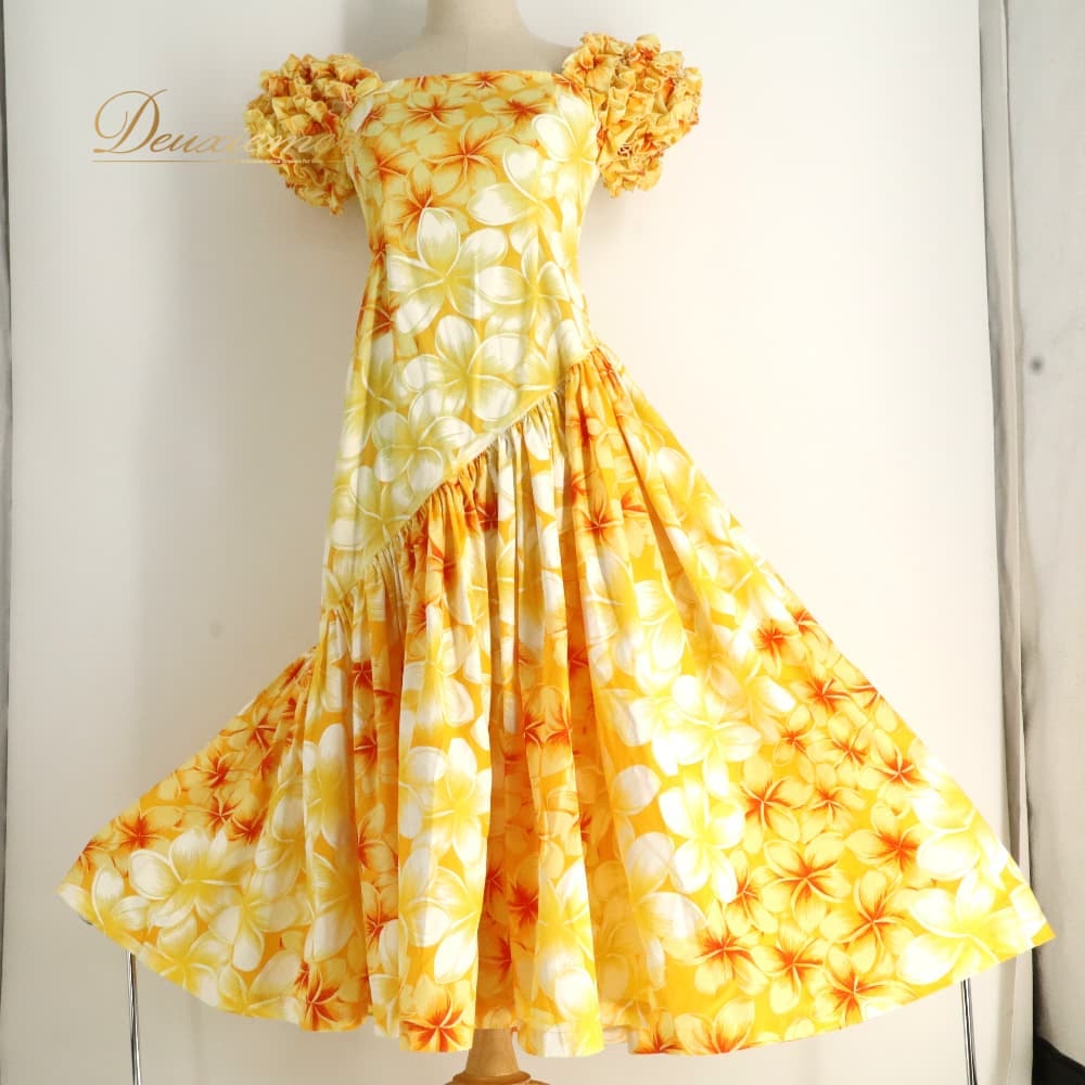 【中古】 フラダンス 衣装 ワンピース ドレス イエロー系 プルメリア柄 花柄 ハワイアンプリント ハワイアン アロハ フラ ダンス レッスン 練習 フリル袖 フレアスカート オレンジ系 ホワイト系 黄 橙 白 華やか 鮮やか かわいい おしゃれ 上品 B026-2512019014841