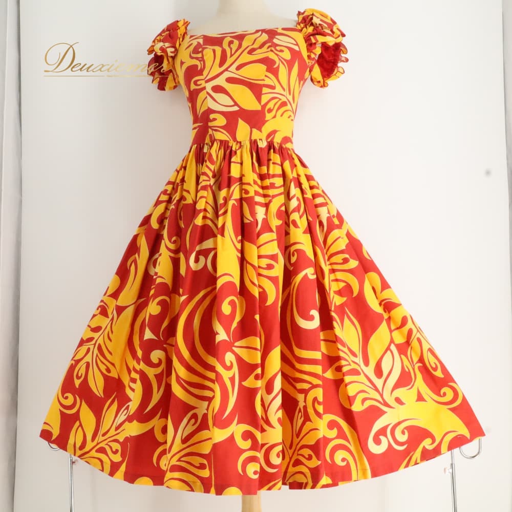 【中古】 フラダンス 衣装 HANA ALOHA ワンピース ドレス レッド系 ハワイアンプリント ハワイアン アロハ フラ ダンス レッスン 練習 フレアスカート フリル袖 赤 橙 黄 オレンジ系 イエロー系 華やか 鮮やか かわいい おしゃれ 上品 大人っぽい B026-2512019014858