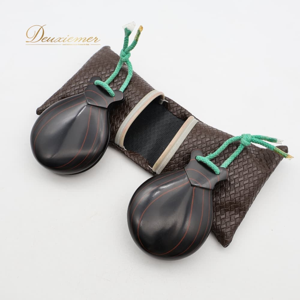 【中古】 CASTANUELAS DEL SUR フラメンコ 小物 パリージョ カスタネット ブラック系 フィブラ ベテアダ ドブレ カーハ 楽器 ペア 両手 模様 ケース セット 黒 赤 茶 白 練習 ステージ イベント 艶 光沢 レッド系 ブラウン系 ホワイト系 練習用 J005-2511080000487
