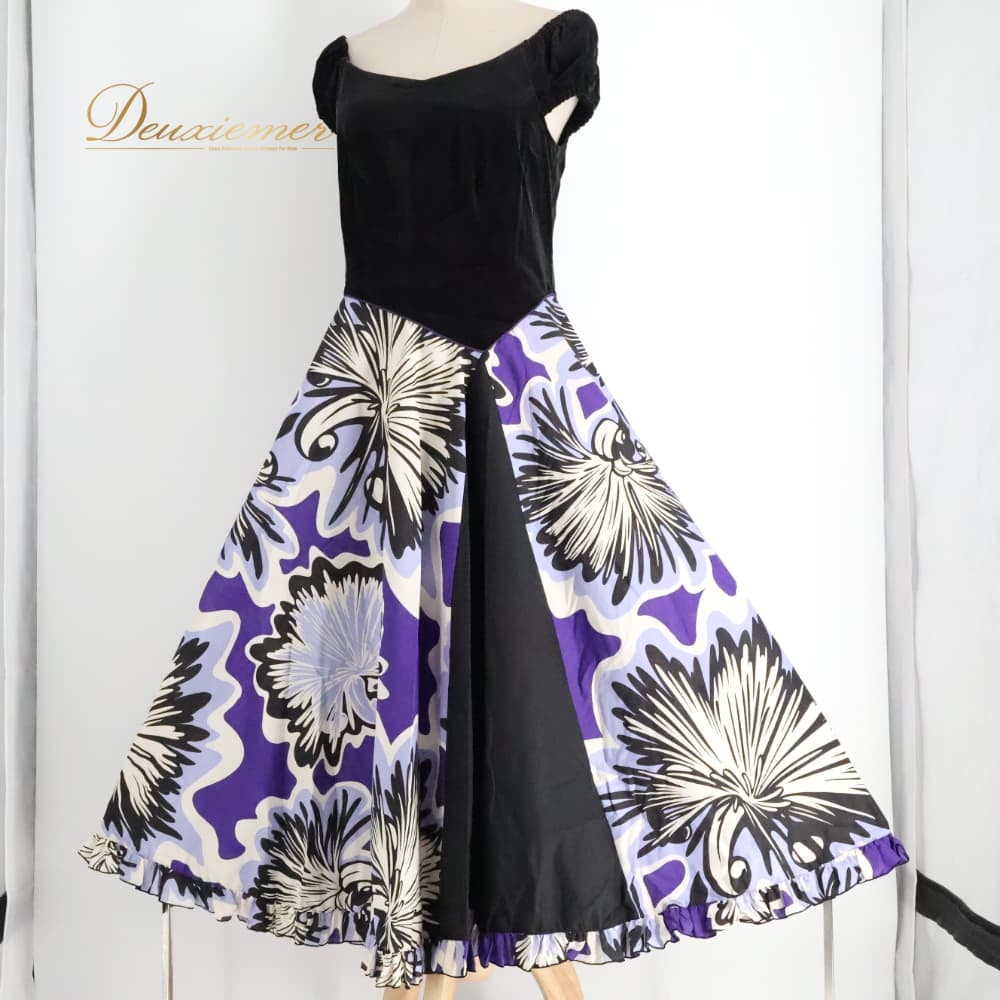 【中古】 ALOHA STANDARDS アロハスタンダード フラダンス 衣装 ワンピース ドレス ブラック系 日本製 フリル ベロア 異素材 かわいい 華やか 鮮やか 黒 紫 白 ハワイアン アロハ ハワイアンプリント ダンス レッスン 練習 パープル系 ホワイト系 5サイズ A053-2512019015329