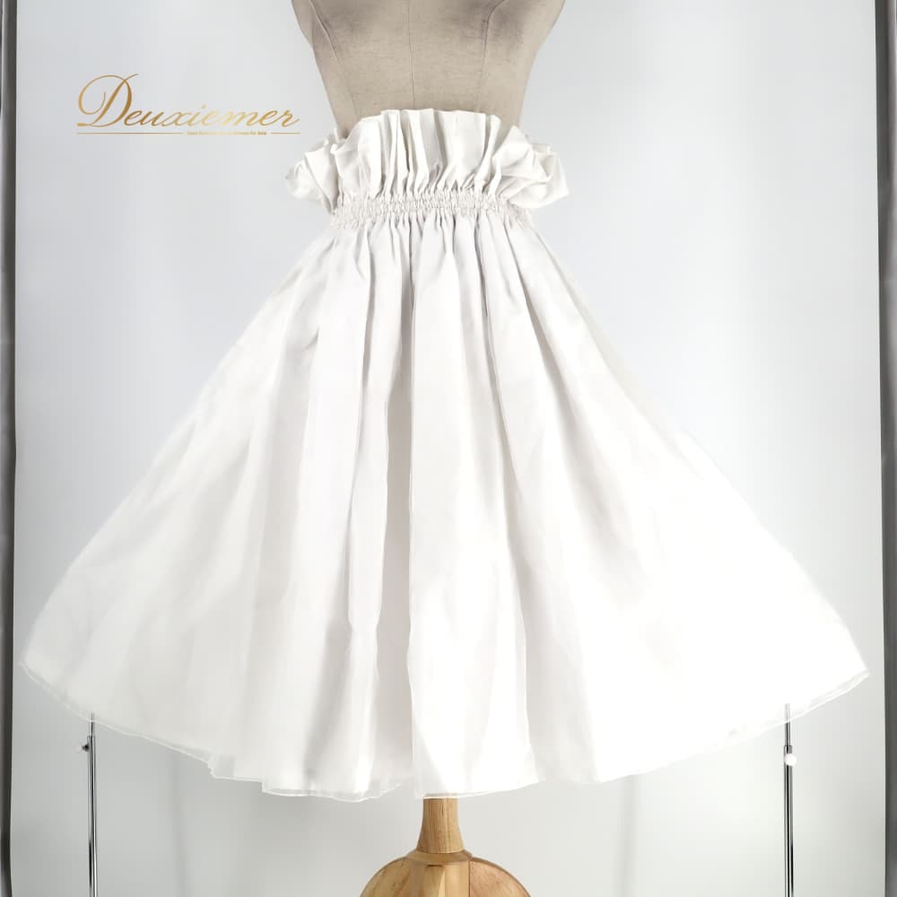 【中古】 ALOHA STANDARDS アロハスタンダード フラダンス 衣装 パウスカート ホワイト系 白 真っ白 オーガンジー生地 透け感 シースルー ふんわり 無地 シンプル ハワイアン アロハ フラ ダンス レッスン 練習 ハワイアンダンス 華やか かわいい B060-2512018013623