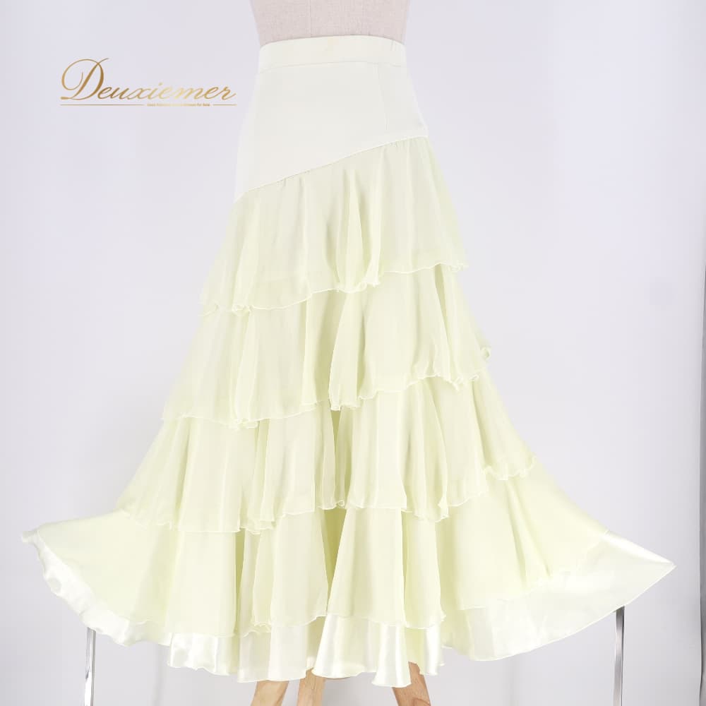 Rakuten - 【中古】 Chacott ROYAL DANCE チャコットロイヤルダンス 社交ダンス 衣装 日本製 スカート レッスンウェア レモンイエロー フリル 光沢感 サテン生地 高級感 ふんわり おしゃれ 上品 かわいい 華やか ホワイト系 イエロー系 社交ダンススカート Mサイズ F074-2510718011864