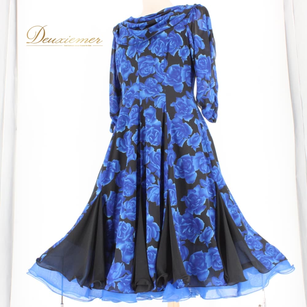 【 商品説明 】 【商品名】 ダンス衣装 社交ダンス スタンダード 【サイズ】L表記 平置き実測：総丈約106cm（裾~肩部まで）、肩幅約37cm、身幅約44cm、ウエスト約38cm ※実測の為、多少の誤差はご了承ください 【仕様】 ・背面ファスナー仕様 ・伸縮性なし ・胸パッドなし ・肩パッドあり ------------------------------------ 【ポイント】 ▽Sekine セキネ 日本製 ▽ブルー×ブラック ▽印象的な花柄デザイン ------------------------------------ 【撮影時使用トルソー】 種　類：女性用トルソー9号（一般的に使用されるサイズです） サイズ：肩先〜床約135cm（身長約160cm）、肩幅約38cm、バスト約86cm、ウエスト約64cm、ヒップ約84cm 【 商品状態 】 大きく目立つような傷は御座いません。 使用品となりますので、小傷、擦り傷、小汚れなどはご了承ください。 モニターの発色により実際と異なる場合があります。 【 送付方法 】 全品送料無料！ ※一部商品はコンパクトに圧縮して発送する場合があります。 【 その他 】 【ご覧いただきありがとうございます】 ダンス衣装専門ショップ「D-euxièmer（ドゥーズィエマー）」です。 【取扱商品】 社交ダンス（スタンダード・モダン・ラテン）を中心に、フラメンコ、ベリーダンス、フラ、タヒチアン、バレエ、フォークダンスなどの衣装・ドレスを多数出品中。 その他にも、パーティードレス・ナイトドレス・フォーマル・ウェディング衣装・バッグ・シューズ・アクセサリー・髪飾り・帽子・楽器などもございます。 ※希少な一点物もございますので、お早めにご検討ください。 ご質問はお気軽にコメントください♪ 皆さまとのご縁を心よりお待ちしております。 【 管理番号 】 H011-2510122012655