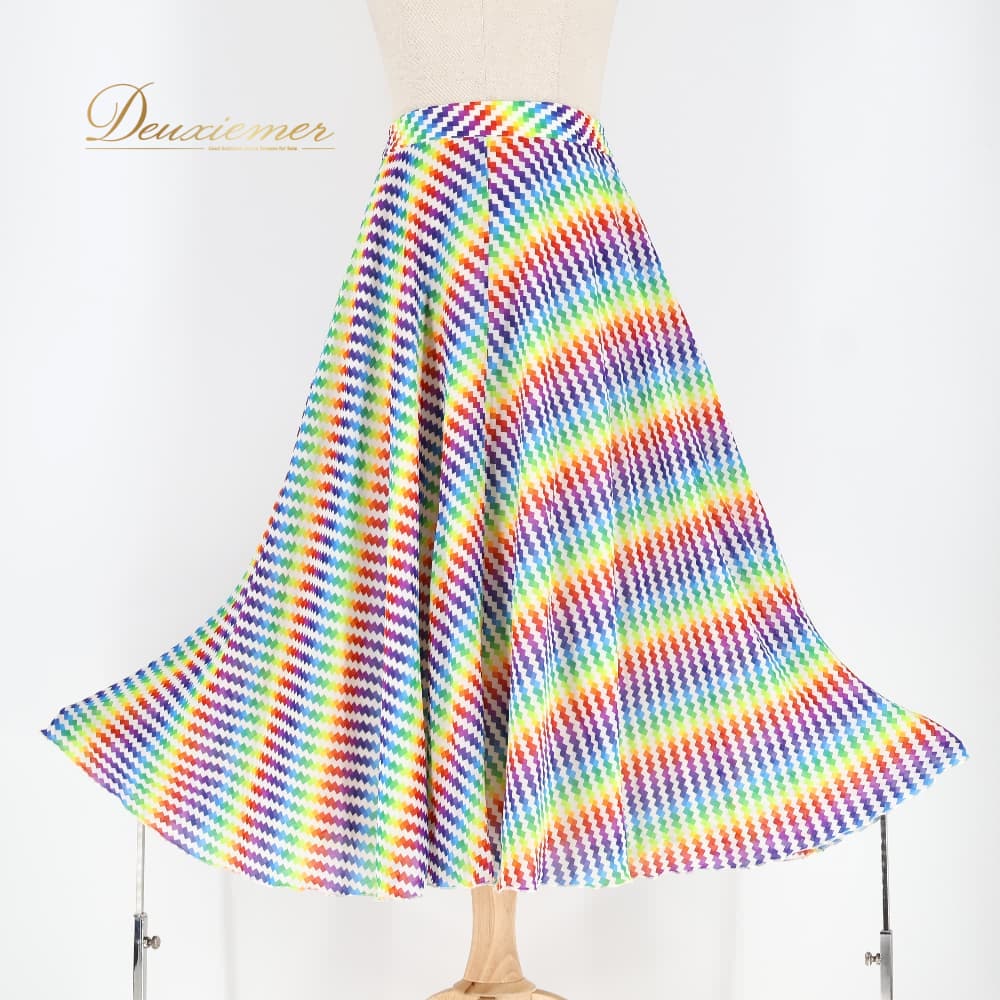 Rakuten - 【中古】 Chacott チャコット 社交ダンス 衣装 スカート レッスンウェア ホワイト系 カラフル ポップ 白 赤 青 緑 紫 柄 模様 ギザギザ かわいい ふんわり 華やか ダンス衣装 パーティー レッド系 パープル系 ブルー系 グリーン系 イエロー系 オレンジ系 A004-2510718012212