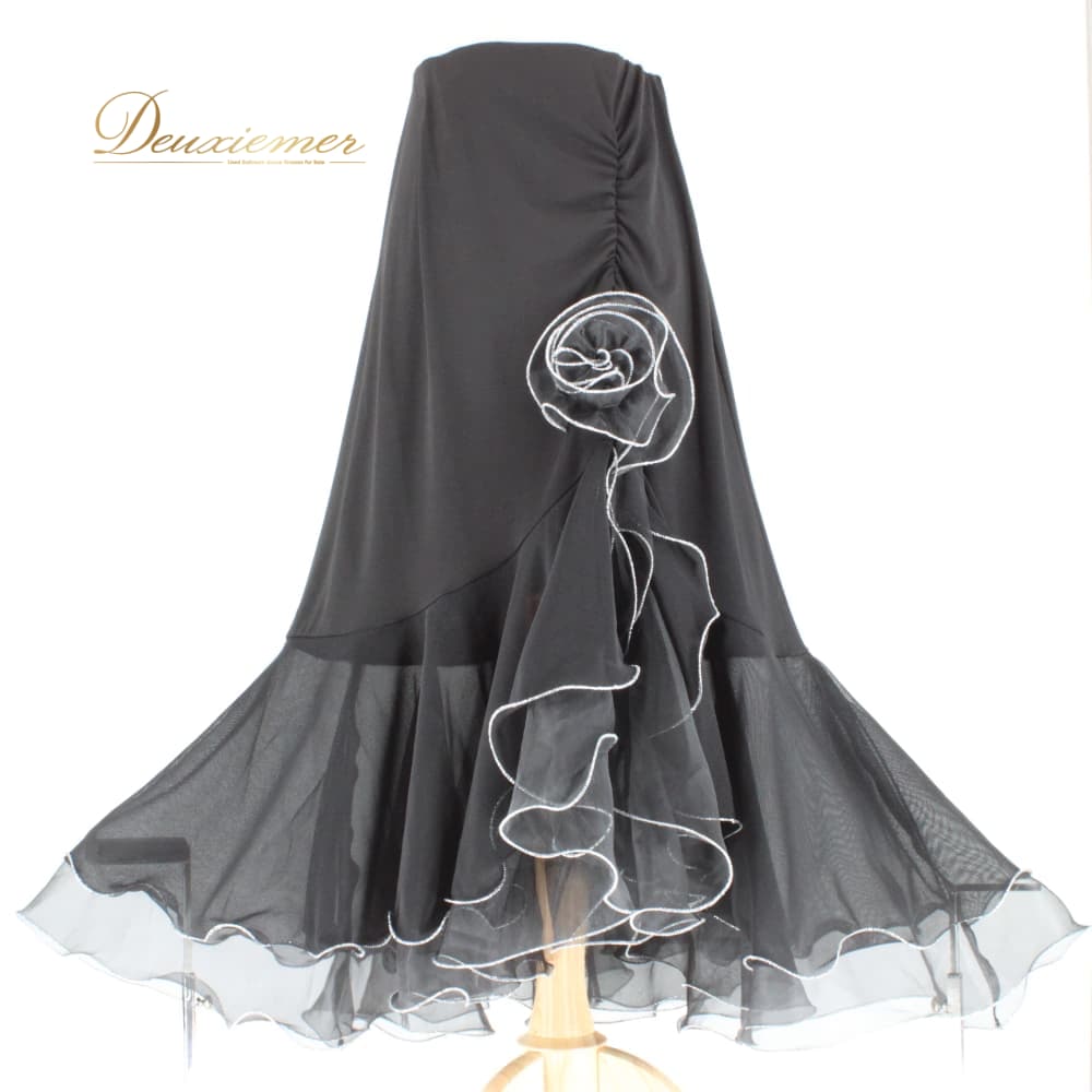Rakuten - 【中古】 ACROSS アクロス 社交ダンス 衣装 スカート レッスンウェア ブラック系 シルバー系 練習着 フォーマル 黒 銀 透け感 ボリューム レディース オールシーズン ソシアルダンス ボールルームダンス 上品 大人っぽい きれいめ 華やか エレガント B028-2510718012625