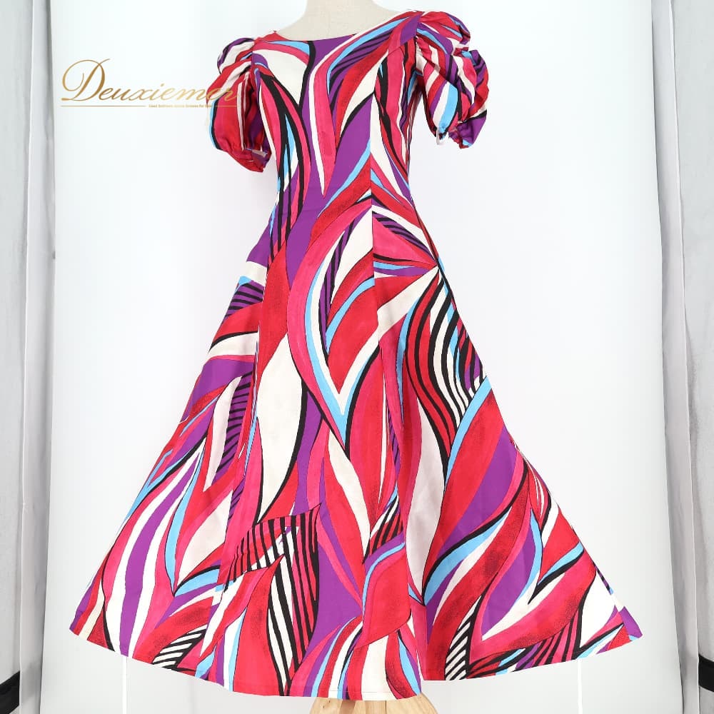 【中古】 ALOHA STANDARDS アロハスタンダード フラダンス 衣装 ワンピース ドレス レッド系 ハワイアンダンス ハワイアンプリント アロハ フラ ダンス レッスン 練習 カラフル 華やか 鮮やか かわいい おしゃれ 半袖 フレアスカート ブラック系 13サイズ A022-2512019010898