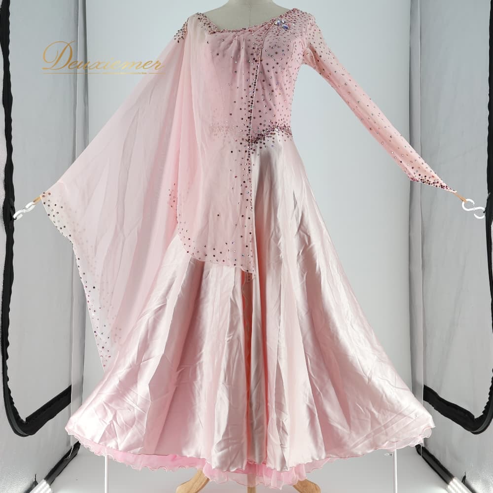 Rakuten - 【中古】 社交ダンス 衣装 ドレス ワンピース ピンク系 フロート レース フリル かわいい 女性らしい ふんわり 桜ピンク ビジュー ラインストーン キラキラ デモ 競技用 ふんわり ダンス衣装 イベント 舞台 Z013-2510122013324