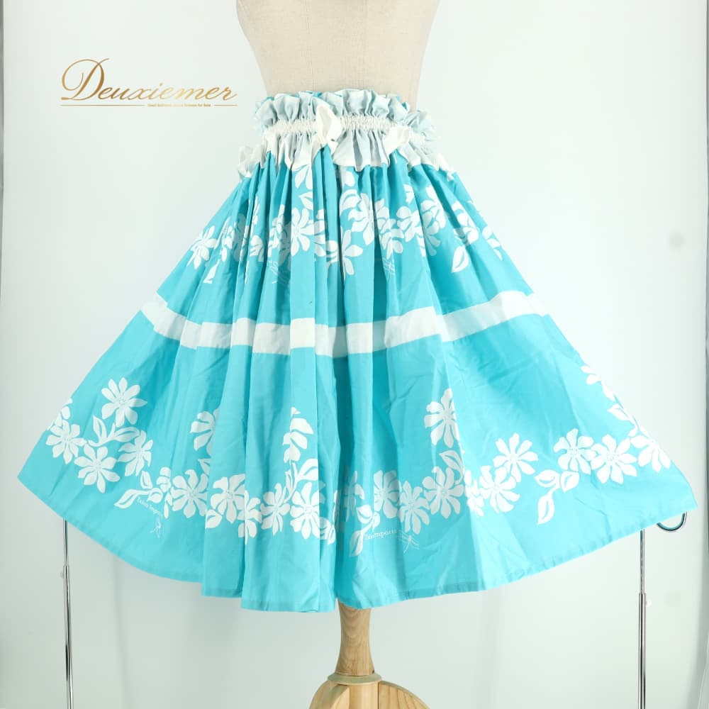  TAHITI IMPORTS タヒチインポーツ フラダンス 衣装 パウスカート Anela Wink ブルー系 ティアレ柄 花柄 植物柄 フリル ハワイアンプリント ハワイアン ハワイアンダンス アロハ フラ ダンス レッスン 練習 ホワイト系 水色 白 さわやか 華やか A023-2512018011155