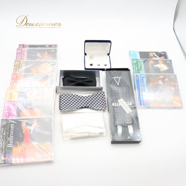 【中古】社交ダンス 衣装 小物 まとめ売り サスペンダー 蝶ネクタイ カフスボタン CD セット 全15点 ブラック系 ホワイト系 ネイビー系 柄 模様 舞台 ...