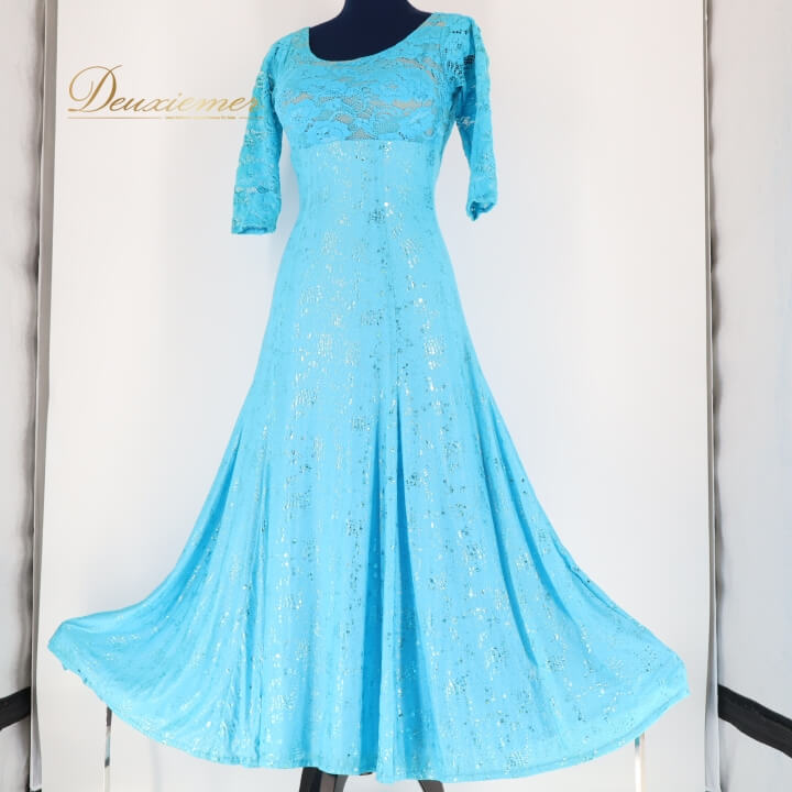 【中古】社交ダンス 衣装 スタンダードドレス ドレス ワンピース パーティ 発表会 水色 ラメ キラキラ ブルー系 伸縮 ダンス レース 綺麗 華やか おしゃれ スカート 反射 輝く 軽量 発表会用 イベント用 フェスティバル コスチューム フィット感 C027-2510122005169