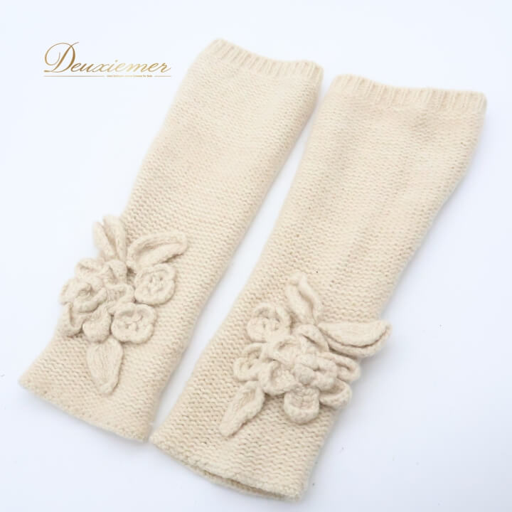 【中古】レディース トクコプルミエヴォル TOKUKO 1er VOL 手袋 アームカバー 手袋 アイボリー 毛糸 冬 防寒 指穴 ベージュ系 温かい アームカバー 冬用 指開き オシャレ おしゃれ ニット カジュアル ふんわり 大人可愛い デザイン シンプル 柔らかい I052-2516566000012