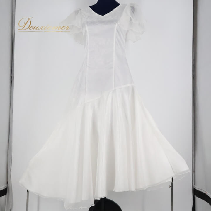 【中古】MakaMaka マカマカ フラダンス 衣装 ワンピース ドレス ホワイト系 シンプル フラ ダンス 光沢..