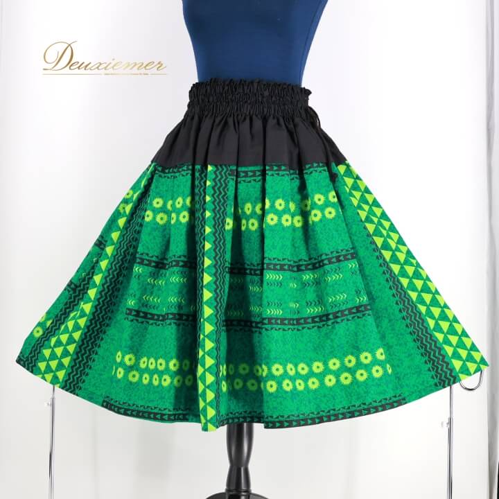 【中古】フラダンス 衣装 パウスカート グリーン系 フラ ダンス 緑 黒 シングル レッスン ウニ柄 ハワ..