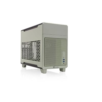 Thermaltake TR100 Snow デュアルチャンバー Mini-ITX PCケース CA-11A-00S6NN-J0 CS9531商品説明【商品説明】color : Snowマザーボードと電源ユニットを片側に、グラフィックカードをもう一方に分けて配置することで、内部のエアフローを最適化。整然とした美しい配線と高い冷却効率を実現します。最大360mmの長さ、70mm厚(3スロット)のグラフィックスカードに対応。一体型VGAブラケットと着脱式リアパネルにより、安定して容易に取り付けできます。ケーストップには、最大280mmの水冷ラジエーター、または空冷用の120/140mmファン2基を搭載可能です。空冷・水冷の両方式に対応し、用途や構成に応じた柔軟な冷却環境を構築できます。トップ、サイド、ボトムの各パネルはすべて取り外し可能で、メンテナンスやパーツ交換時のアクセス性を向上。マグネットやスプリング付きスクリューにより、扱いやすさにも配慮されています。別売の3.9インチLCDスクリーンキットを装着することで、システム情報をリアルタイムで表示可能。専用キャリーケースを併用すれば、ゲーミング環境をそのまま持ち運ぶこともできます。color : Matcha Greenマザーボードと電源ユニットを片側に、グラフィックカードをもう一方に分けて配置することで、内部のエアフローを最適化。整然とした美しい配線と高い冷却効率を実現します。最大360mmの長さ、70mm厚(3スロット)のグラフィックスカードに対応。一体型VGAブラケットと着脱式リアパネルにより、安定して容易に取り付けできます。ケーストップには、最大280mmの水冷ラジエーター、または空冷用の120/140mmファン2基を搭載可能です。空冷・水冷の両方式に対応し、用途や構成に応じた柔軟な冷却環境を構築できます。トップ、サイド、ボトムの各パネルはすべて取り外し可能で、メンテナンスやパーツ交換時のアクセス性を向上。マグネットやスプリング付きスクリューにより、扱いやすさにも配慮されています。別売の3.9インチLCDスクリーンキットを装着することで、システム情報をリアルタイムで表示可能。専用キャリーケースを併用すれば、ゲーミング環境をそのまま持ち運ぶこともできます。color : Future Duskマザーボードと電源ユニットを片側に、グラフィックカードをもう一方に分けて配置することで、内部のエアフローを最適化。整然とした美しい配線と高い冷却効率を実現します。最大360mmの長さ、70mm厚(3スロット)のグラフィックスカードに対応。一体型VGAブラケットと着脱式リアパネルにより、安定して容易に取り付けできます。ケーストップには、最大280mmの水冷ラジエーター、または空冷用の120/140mmファン2基を搭載可能です。空冷・水冷の両方式に対応し、用途や構成に応じた柔軟な冷却環境を構築できます。トップ、サイド、ボトムの各パネルはすべて取り外し可能で、メンテナンスやパーツ交換時のアクセス性を向上。マグネットやスプリング付きスクリューにより、扱いやすさにも配慮されています。別売の3.9インチLCDスクリーンキットを装着することで、システム情報をリアルタイムで表示可能。専用キャリーケースを併用すれば、ゲーミング環境をそのまま持ち運ぶこともできます。