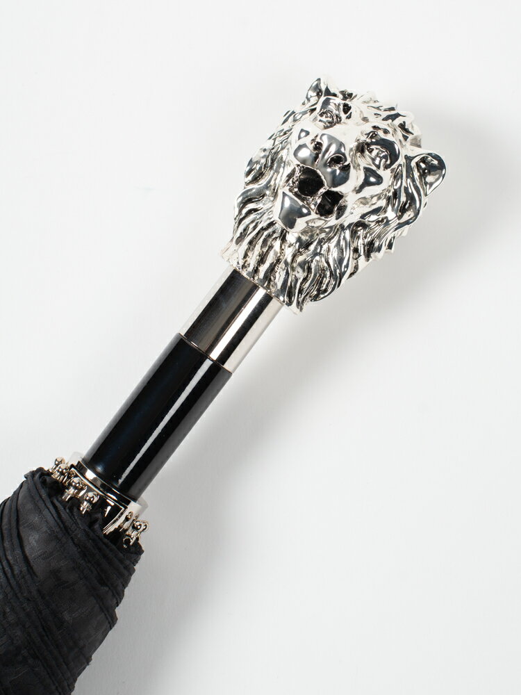 ��Pasotti�ۥѥ��åƥ� BLACK SPUARE PATTERN FOLDING UMBRELLA WITH SILVER LION �ޤꤿ���߻� ����С��饤���� ��� ��ޯ�� ���� �ץ쥼��� ���եȥ�󥺤������ �����ꥢ��