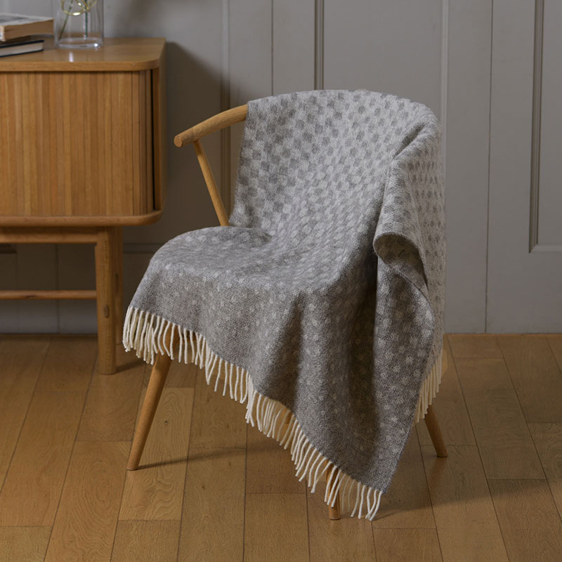 【ポイント10倍】北欧 【ロゴ入りギフトボックス付♪】Silkeborg Uldspinderi シルケボーウルドスピンデリ ハーフケット ヘルシンキ グレー 85cm×130cm 1243075 膝掛け ウール ひざかけ ブランケット お花見 ギフト プレゼント 父の日