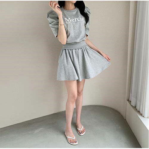 set レーディス 韓国ファッション セットアップ トップス ボトムス ラウンドネック ハーフスリーブ パフスリーブ クロップド ショート丈 レタリング ロゴt ショートパンツ ガーリー フェミニン 大人 カジュアル お出かけ 夏 SSMINA