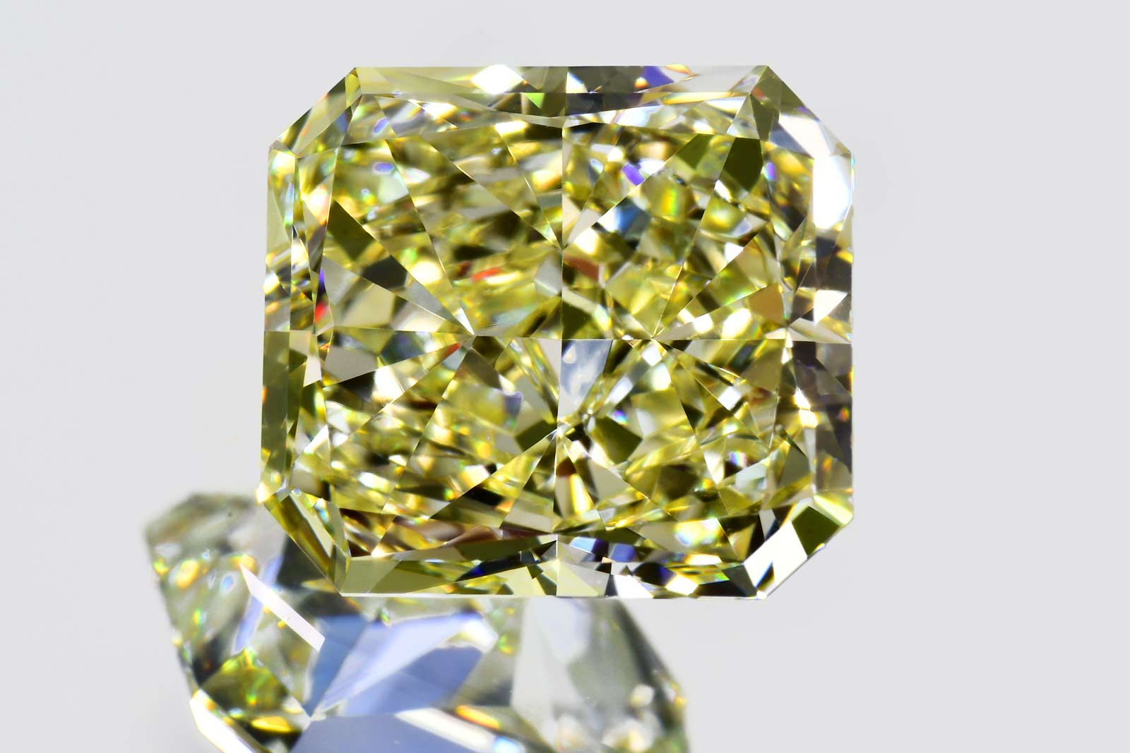 1.5カラットダイヤモンドラディアントカット四角いダイヤ高品質VVS1ツヤと輝きさん