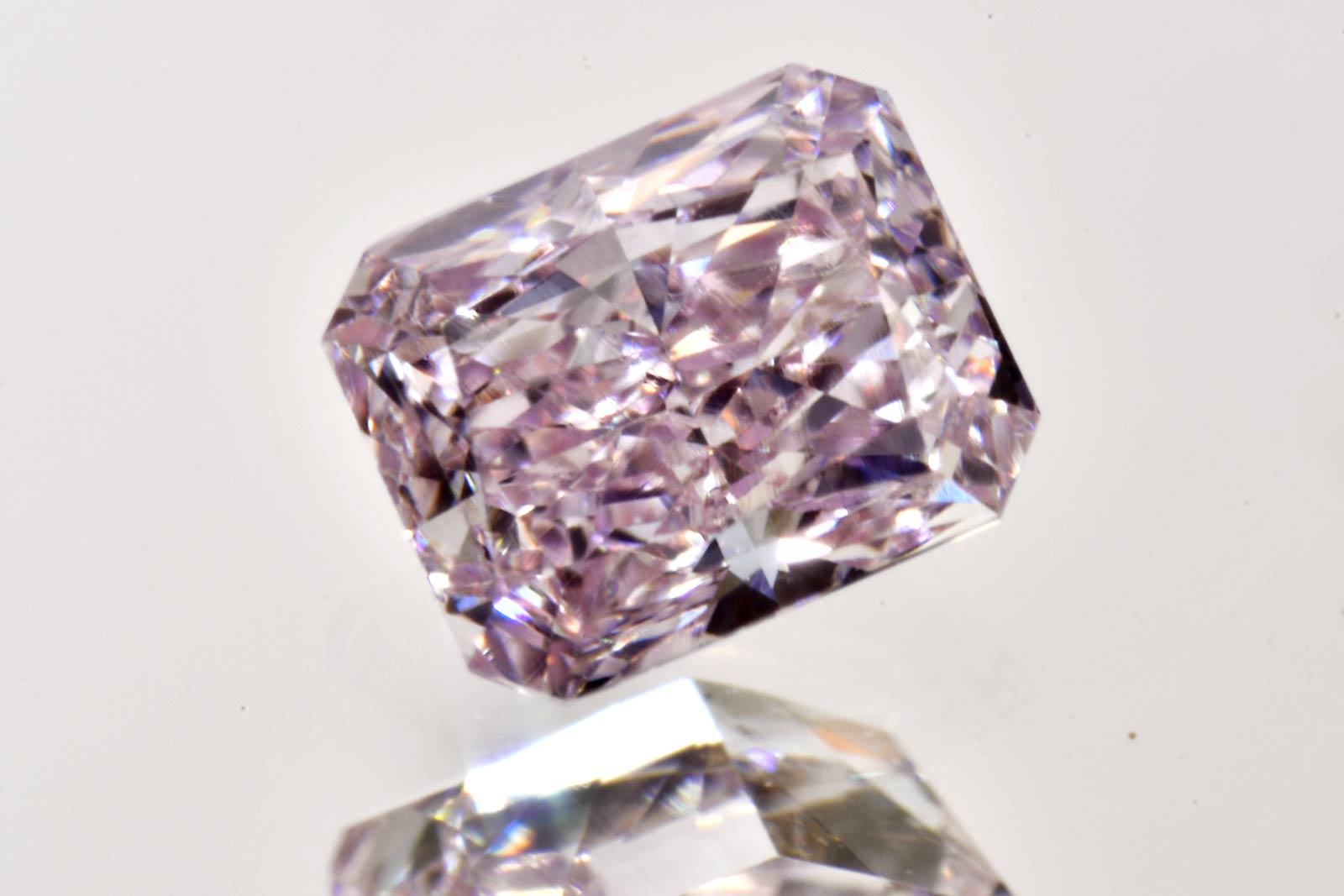 ファンシーライトパープリッシュピンクダイヤ0.18カラットVS2ラディアントカットパープルの透明感が美しいピンクダイヤ中央宝石研究所ソーティングつき