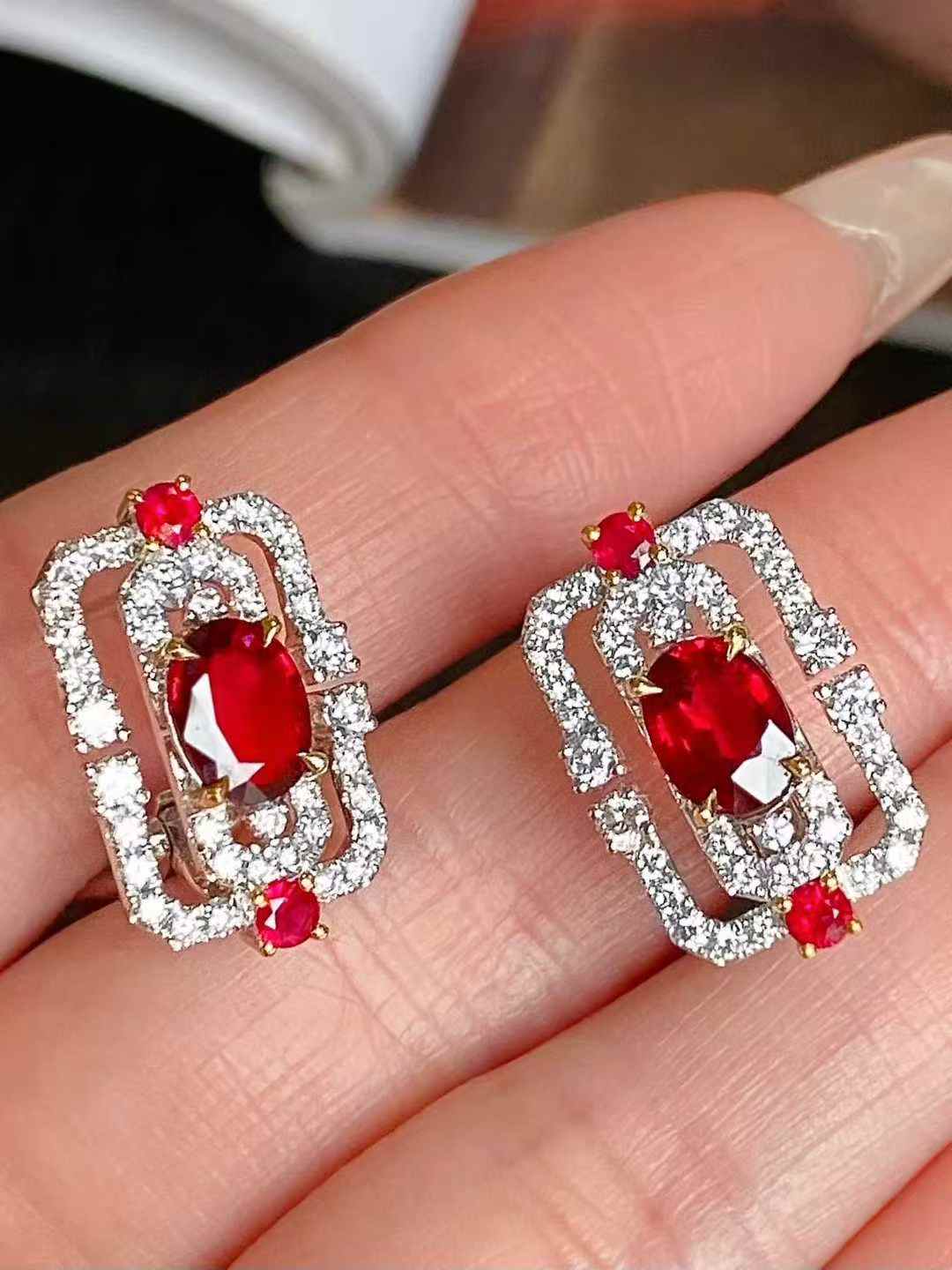 樂天商城 - 1.02ct＋1.08ctルビー新作 無処理 無焼 ノーヒートピジョンブラッドルビー 1.02ct＋1.08ct 18Kピアス／AIGS鑑別書付