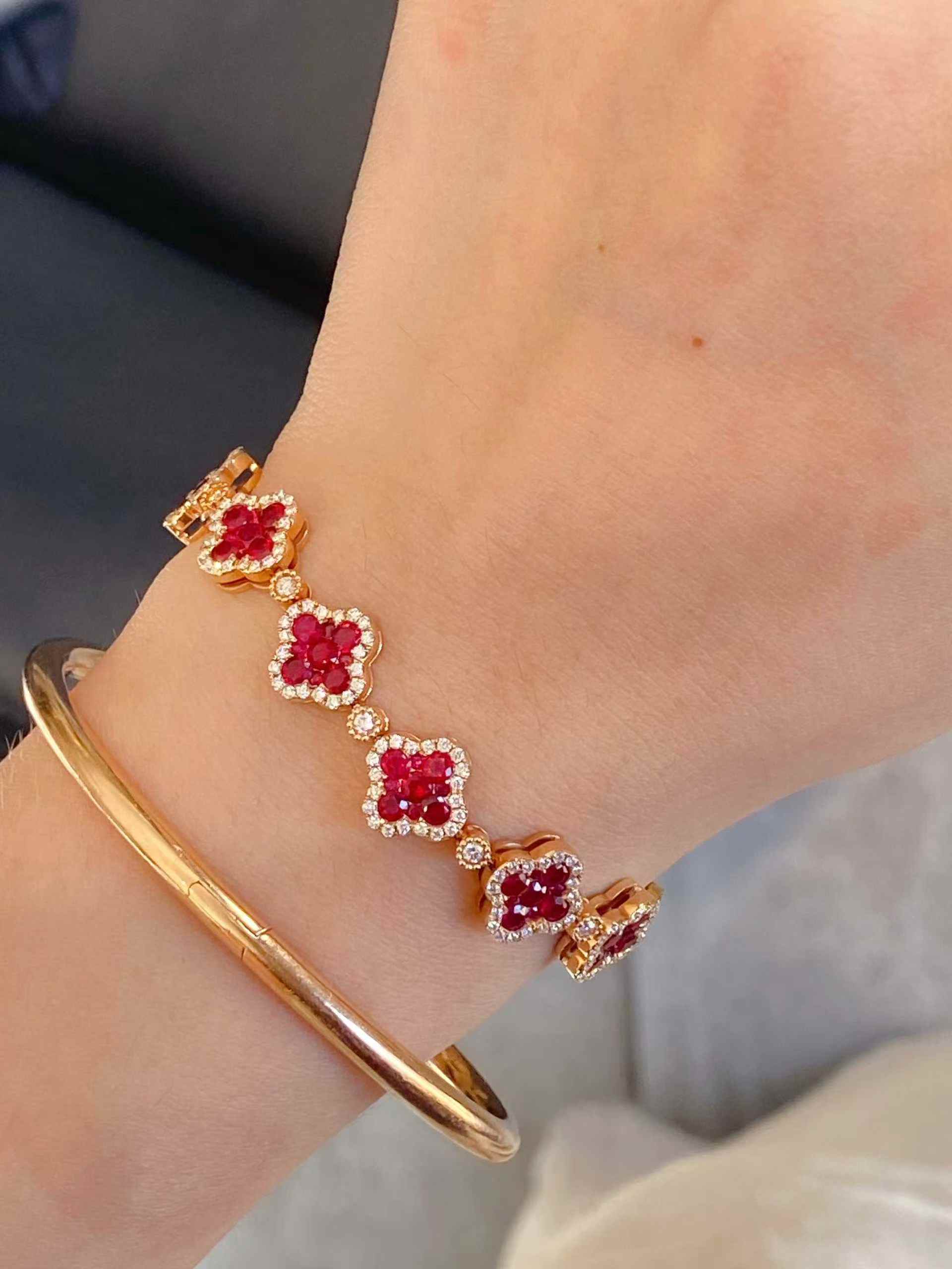 樂天商城 - New 6ct ルビー四つ葉クローバー 18Kブレスレット