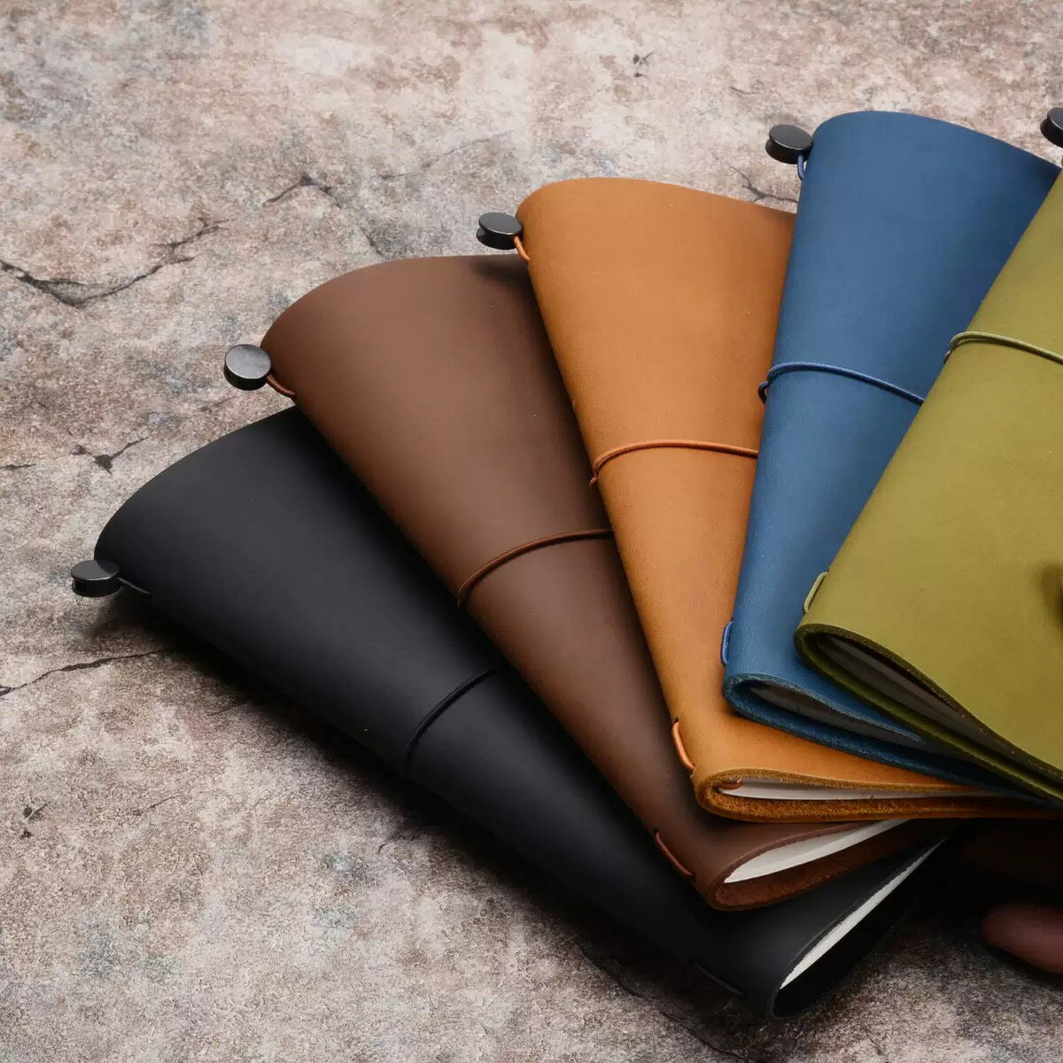 本革 手帳 メモ帳 トラベラーズノート TRAVELER'S Notebook スターターキット メール便送料無料 ブルー ブラック ブラウン キャメル オリーブ 革 レザー デザイン文具 デザイン おしゃれ
