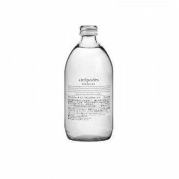アンティポディーズ社は、自然豊かなニュージーランド北島の北東、ベイ・オブ・ブレンティ湾にある海沿いの町ファカタニに位置する、唯一の水源から取水した水のみを、専用のボトリングラインでボトリングして皆様にお届けしています。シリカを豊富に含んだイ...