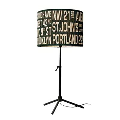 お部屋の雰囲気をスタイリッシュに演出してくれます。サイズ個装サイズ：30×35×35cm重量個装重量：1600g仕様組立式生産国台湾※掲載納期は目安であり、商品欠品の場合、お時間をいただいたり、完売の場合もございます。仕様・パッケージなどは予告無く変更となる場合もございます。広告文責:株式会社ノースウェブ　Tel 0144-52-0018おしゃれなライト!お部屋の雰囲気をスタイリッシュに演出してくれます。