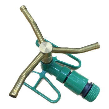 3本のアームが回転し、円形に散水。本体はグリーン基調なので芝生など緑の景観に馴染みやすい!アームに開いた穴から散水します。散水時はアームが回転し、円形に散水します。組立品※北海道・沖縄・離島は別途運賃がかかります。※一部配送ができない地域や配送曜日が限定されている地域がございますので、予めご了承ください。※階段の段数、搬入状況等々によって搬入制限や追加料金が生じる場合があります。サイズ(約)幅135×長さ180×高さ75mm個装サイズ：14×19×8cm重量(約)230g個装重量：1000g素材・材質アーム:鋼土台:鉄アダプタ:ABS樹脂仕様適合ホース内径:(約)12〜15mm異形ジョイント対応内径:(約)14/16/20mm【散水範囲】円形:(約)2〜7mアームは2本が上向き、1本が下向きになっておりますが、これは仕様であり製品不良ではありません。異形ジョイントをご使用にあたり、水圧でホースが抜けてしまうといった場合は、ホースの抜け防止に「ホースバンド」などを使用されることで抜けにくくなる場合があります。※必ず抜けなくなることを保証するものではありません。※本商品にホースバンドなどは付属しておりません。付属品・取扱説明書　・保証書(1年)生産国中国※掲載納期は目安であり、商品欠品の場合、お時間をいただいたり、完売の場合もございます。仕様・パッケージなどは予告無く変更となる場合もございます。一部メーカー・仕入れ先からの直送商品等は、沖縄・離島・北海道へは配送不可(又は送料加算)となる場合もございます。広告文責:株式会社ノースウェブ　Tel 0144-52-00184535601036562