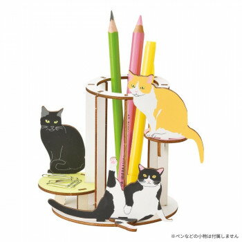 木製パズルを組み立てるとかわいいデスク収納に変身♪※天然木のため、色ムラ、フシ、ささくれ、木ヤニがある場合がありますが、商品の特性としてご理解ください。サイズ(約)W15×L12×H14.2cm　※完成時個装サイズ：1.0×23.0×33.0cm重量個装重量：100g素材・材質天然木生産国中国※掲載納期は目安であり、商品欠品の場合、お時間をいただいたり、完売の場合もございます。仕様・パッケージなどは予告無く変更となる場合もございます。一部メーカー・仕入れ先からの直送商品等は、沖縄・離島・北海道へは配送不可(又は送料加算)となる場合もございます。広告文責:株式会社ノースウェブ　Tel 0144-52-00184945119103333